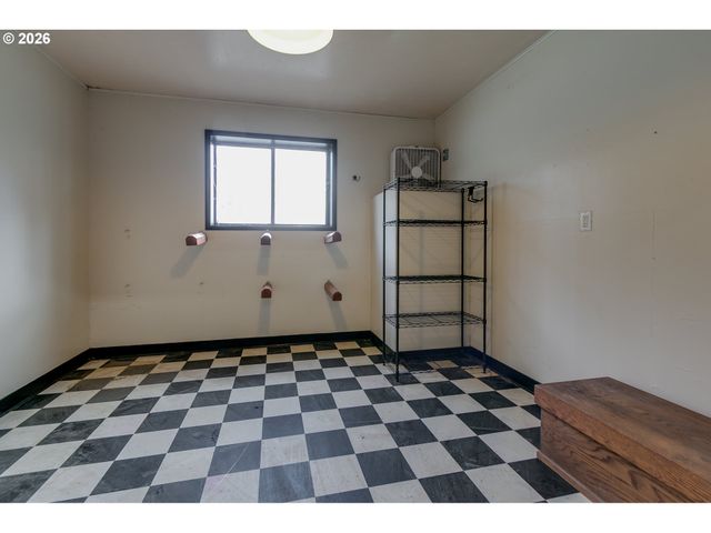 34817 MATTHEWS Rd, Eugene, OR 97405