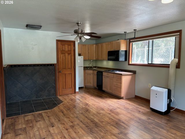 34817 MATTHEWS Rd, Eugene, OR 97405