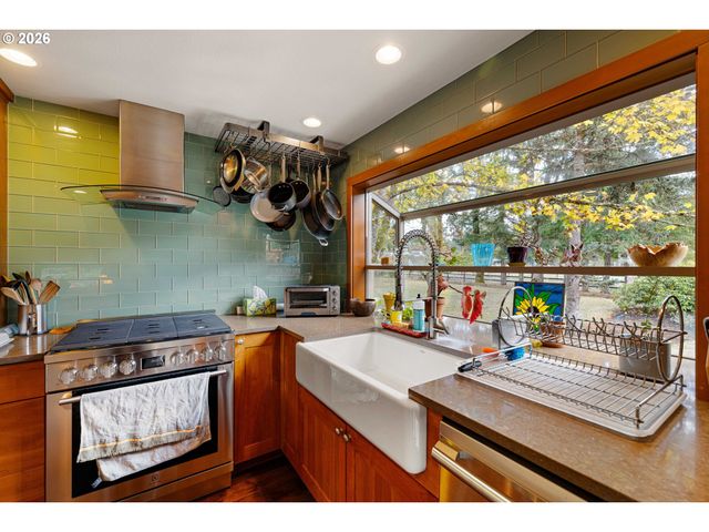 34817 MATTHEWS Rd, Eugene, OR 97405