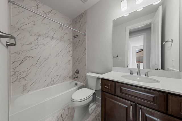 674 Iron Willow LOOP, Dripping Springs, TX 78620