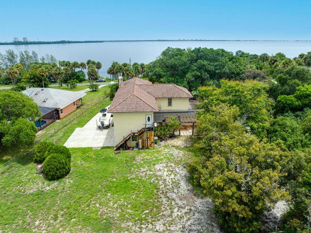 8945 S Indian River Drive, Fort Pierce, FL 34982