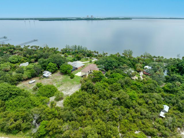 8945 S Indian River Drive, Fort Pierce, FL 34982