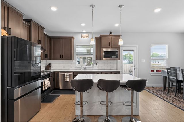 411 W Harwood Road, Euless, TX 76039