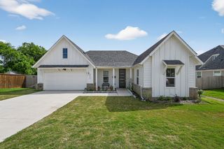 411 W Harwood Road, Euless, TX 76039