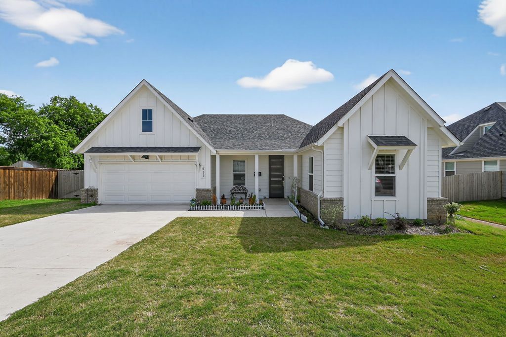 411 W Harwood Road, Euless, TX 76039