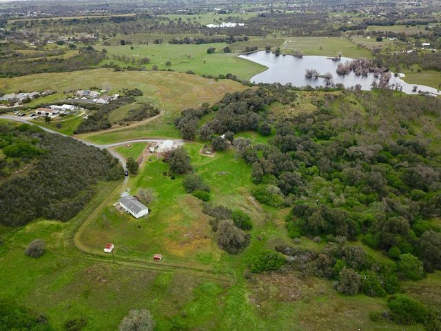 7622 Sagebrush Ln, Wallace, CA 95254