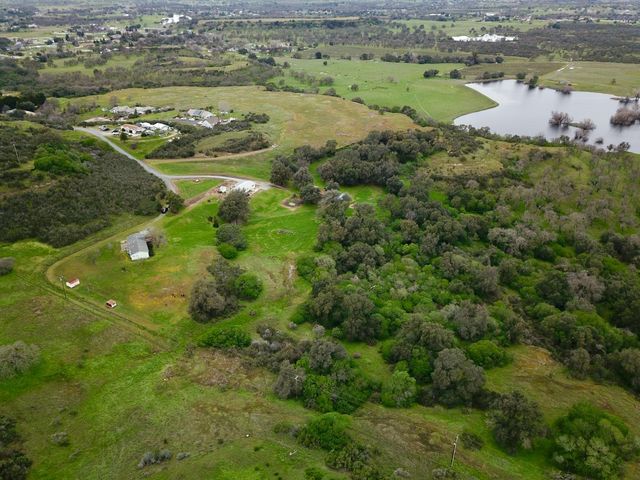 7622 Sagebrush Ln, Wallace, CA 95254