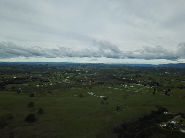 7622 Sagebrush Ln, Wallace, CA 95254