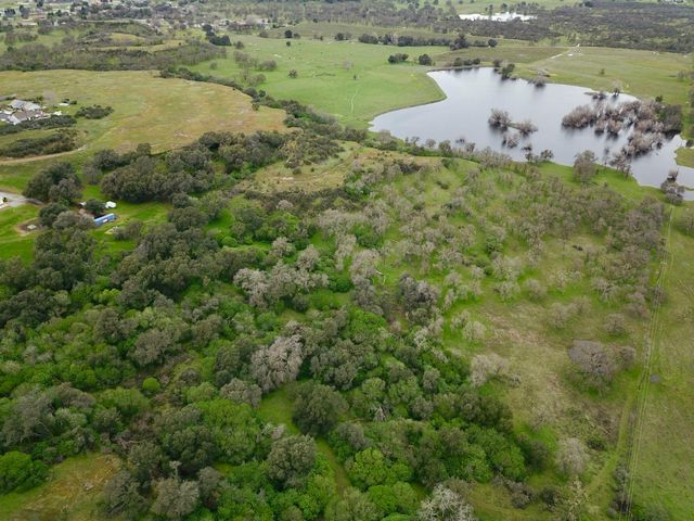 7622 Sagebrush Ln, Wallace, CA 95254