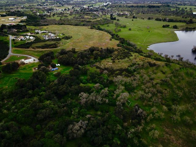 7622 Sagebrush Ln, Wallace, CA 95254