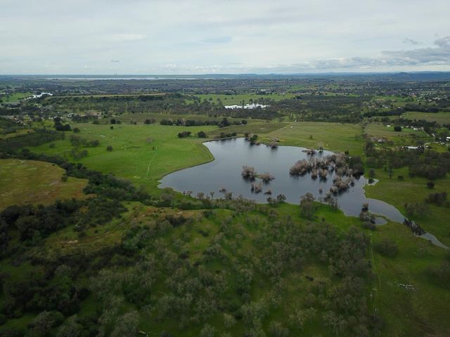 7622 Sagebrush Ln, Wallace, CA 95254