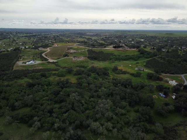 7622 Sagebrush Ln, Wallace, CA 95254