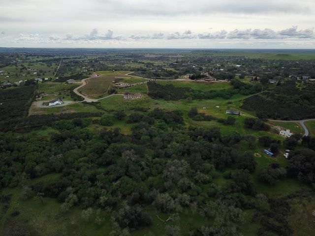 7622 Sagebrush Ln, Wallace, CA 95254