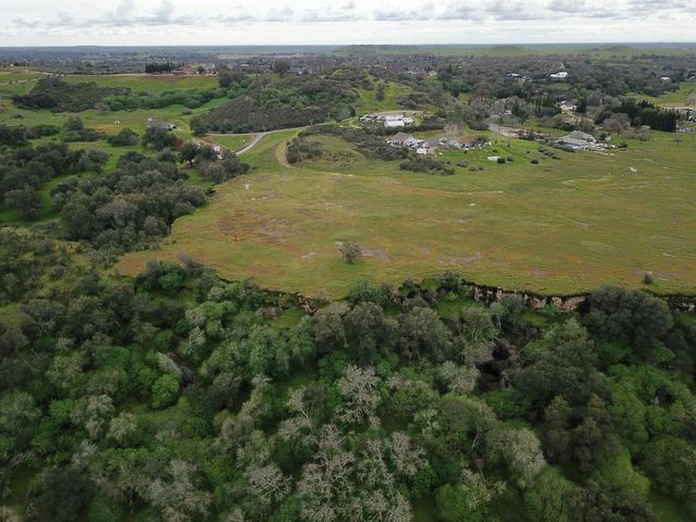 7622 Sagebrush Ln, Wallace, CA 95254