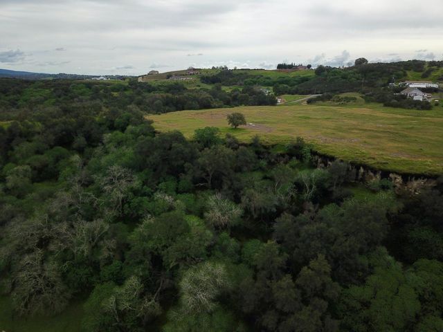 7622 Sagebrush Ln, Wallace, CA 95254