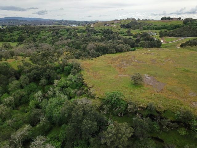 7622 Sagebrush Ln, Wallace, CA 95254