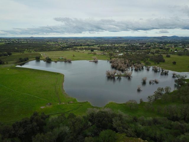 7622 Sagebrush Ln, Wallace, CA 95254