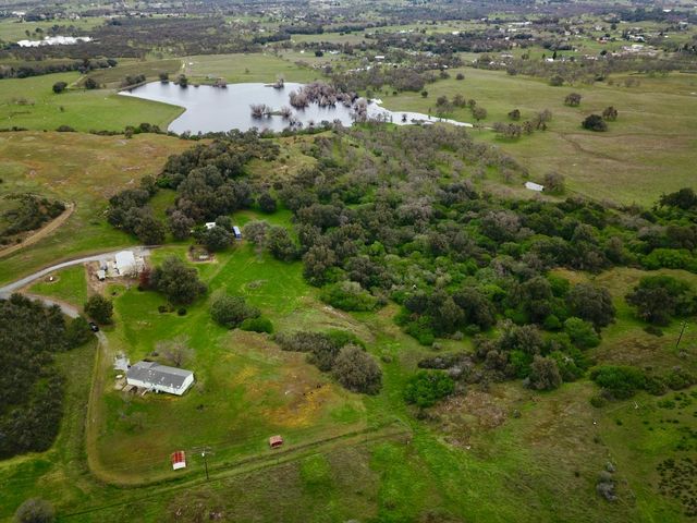 7622 Sagebrush Ln, Wallace, CA 95254