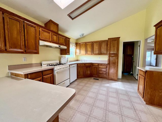 7622 Sagebrush Ln, Wallace, CA 95254