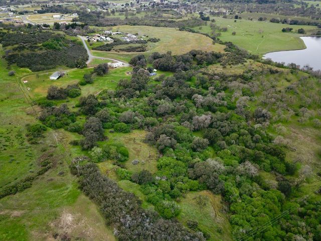 7622 Sagebrush Ln, Wallace, CA 95254