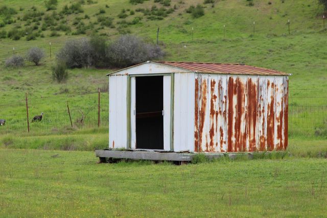 7622 Sagebrush Ln, Wallace, CA 95254