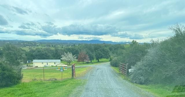 7622 Sagebrush Ln, Wallace, CA 95254