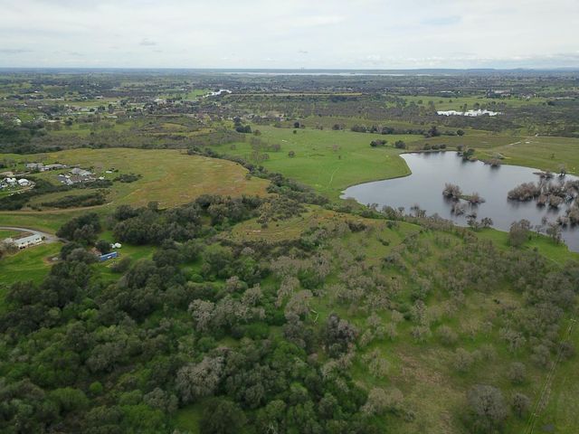 7622 Sagebrush Ln, Wallace, CA 95254