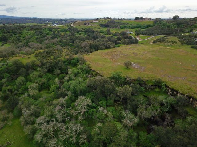 7622 Sagebrush Ln, Wallace, CA 95254