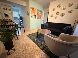 461 SW 6th St 5, Miami, FL 33130