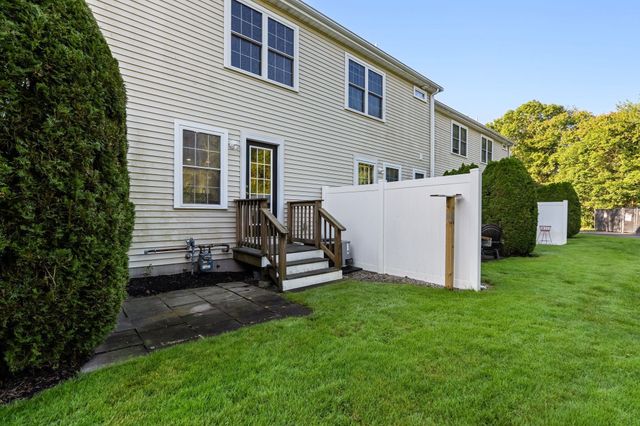 26 Boxberry Ln 26, Rockland, MA 02370