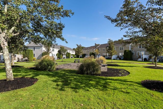 26 Boxberry Ln 26, Rockland, MA 02370