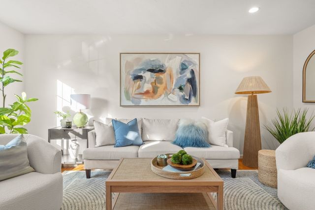 26 Boxberry Ln 26, Rockland, MA 02370