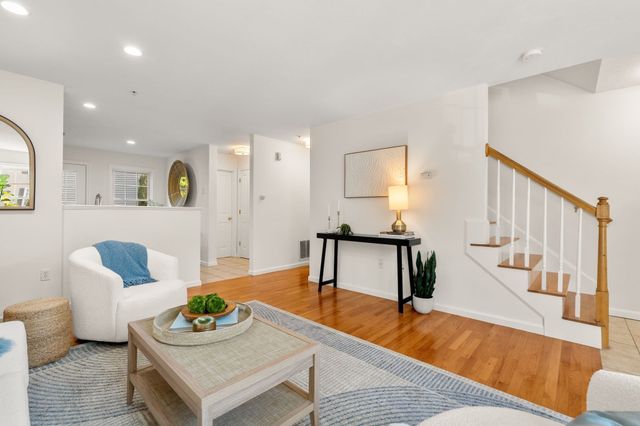 26 Boxberry Ln 26, Rockland, MA 02370