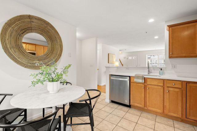 26 Boxberry Ln 26, Rockland, MA 02370