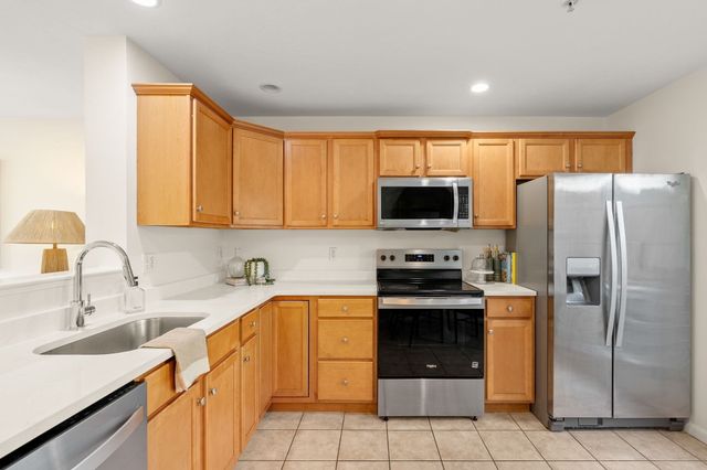 26 Boxberry Ln 26, Rockland, MA 02370