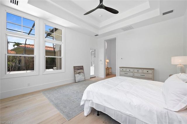 2749 Medallist LN, Naples, FL 34109