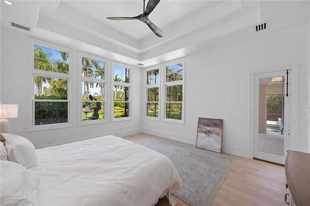 2749 Medallist LN, Naples, FL 34109