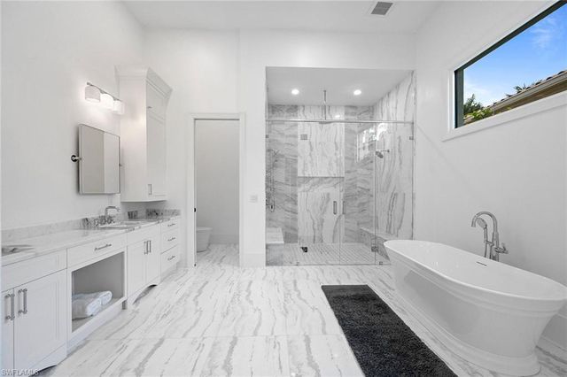 2749 Medallist LN, Naples, FL 34109