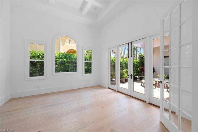 2749 Medallist LN, Naples, FL 34109