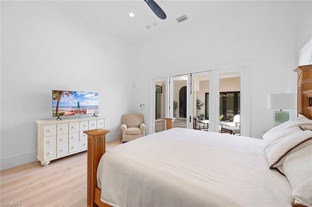 2749 Medallist LN, Naples, FL 34109