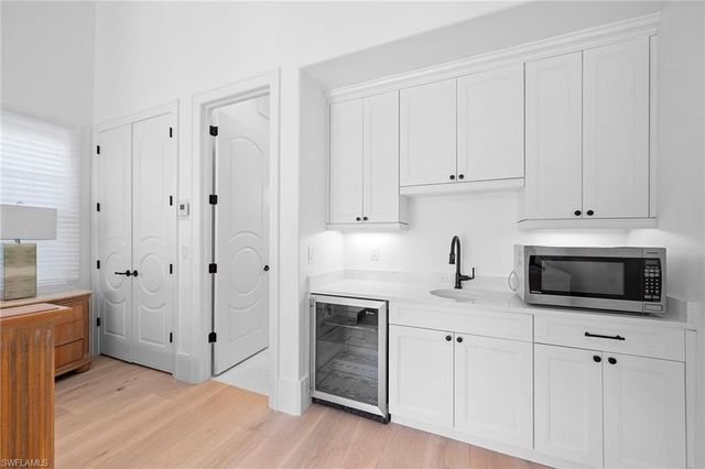 2749 Medallist LN, Naples, FL 34109