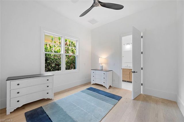 2749 Medallist LN, Naples, FL 34109