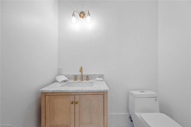 2749 Medallist LN, Naples, FL 34109