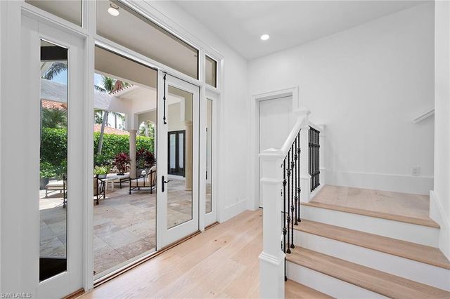 2749 Medallist LN, Naples, FL 34109