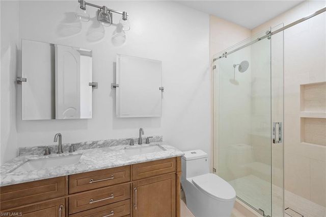 2749 Medallist LN, Naples, FL 34109