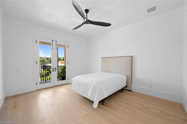 2749 Medallist LN, Naples, FL 34109