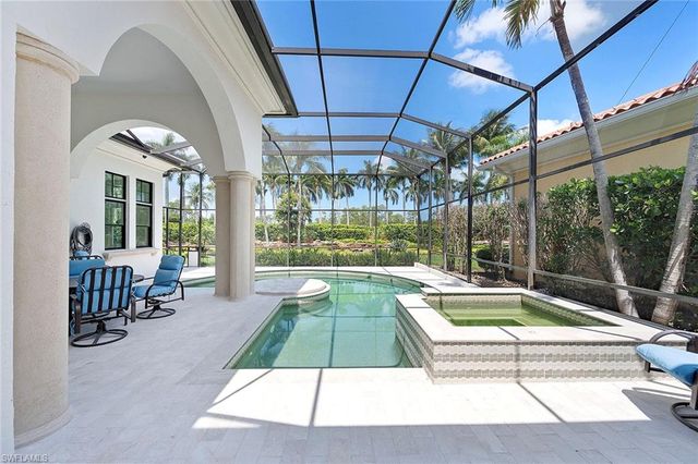2749 Medallist LN, Naples, FL 34109