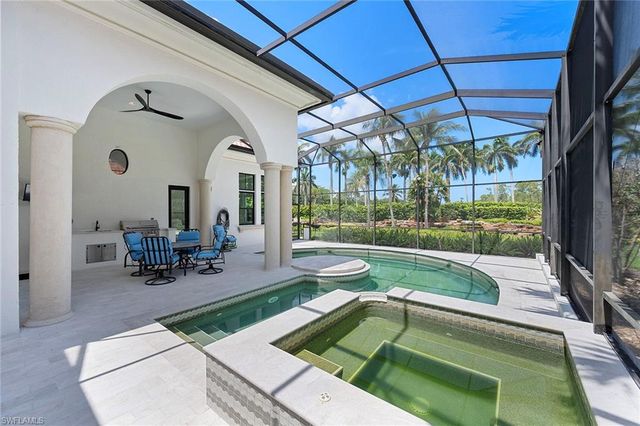 2749 Medallist LN, Naples, FL 34109