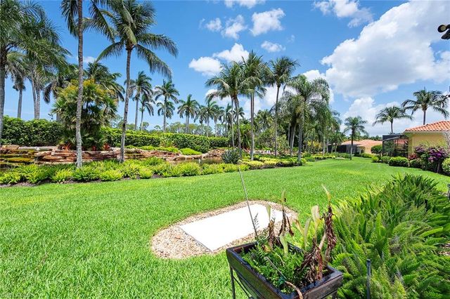 2749 Medallist LN, Naples, FL 34109