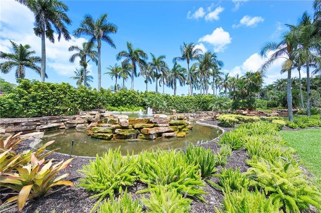 2749 Medallist LN, Naples, FL 34109